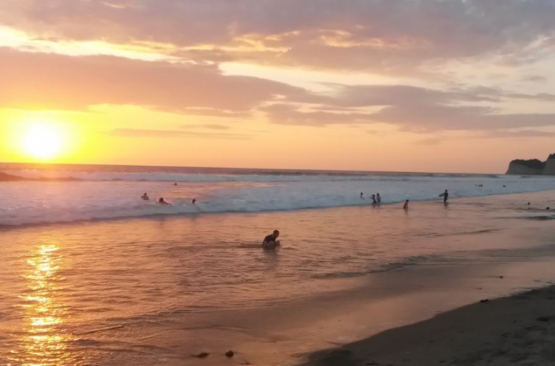 Resultado de imagen de playa canoa